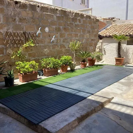Casa Indipendente Con Ampia Veranda *
