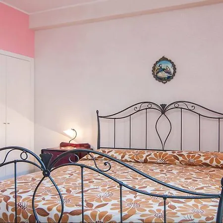 Casa Indipendente Con Ampia Veranda *