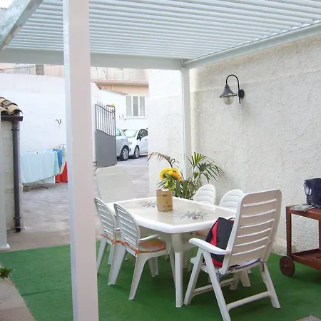Casa Indipendente Con Ampia Veranda Vakantiehuis *